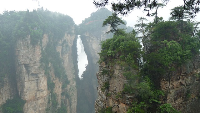 1a1e71ebafc558989945e054c71e2cfa_zhangjiajie-6224654_640.jpg