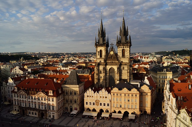 aaefb3b1c6c59623b9814d41966a139c_prague-1506918_640.jpg