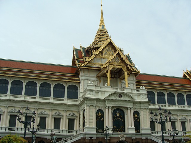 dc238a846ef1d949b46ed1b4c1e5dab4_grand-palace-174007_640.jpg